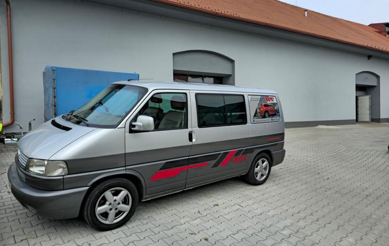VW Multivan T4 na dvoře dílny